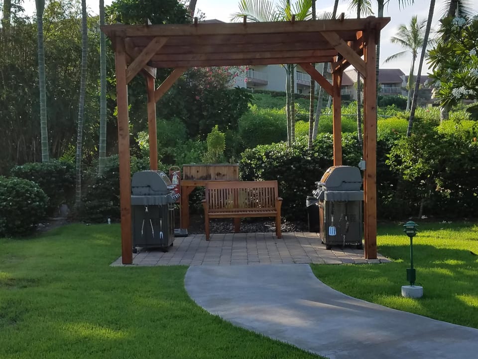 Multiple well lit BBQs  close to the condo and cleaned daily for your enjoyment!