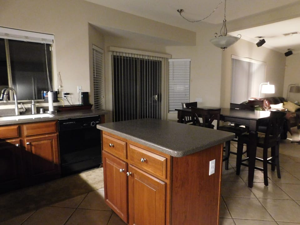 Open flow kitchen-Family 
Rm 8