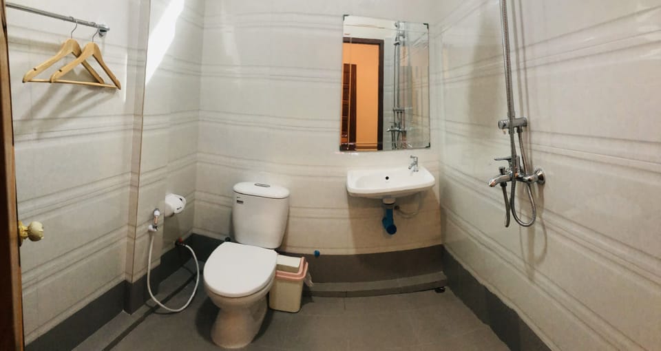 Family Room | Bathroom amenities | Shower, free toiletries