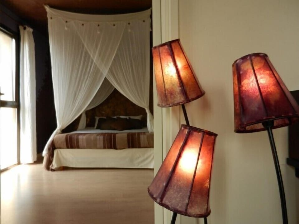 Desk, soundproofing, free WiFi, bed sheets