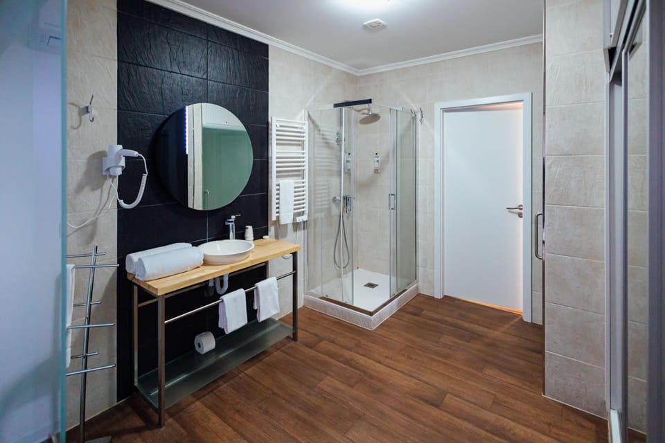Family Room, Connecting Rooms | Bathroom | Shower, free toiletries, hair dryer, bathrobes
