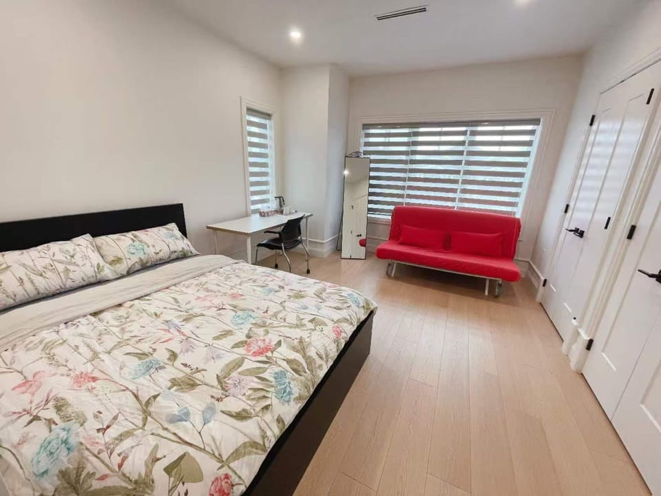 Elite Double Room, 1 Queen Bed | Soundproofing, WiFi (free)