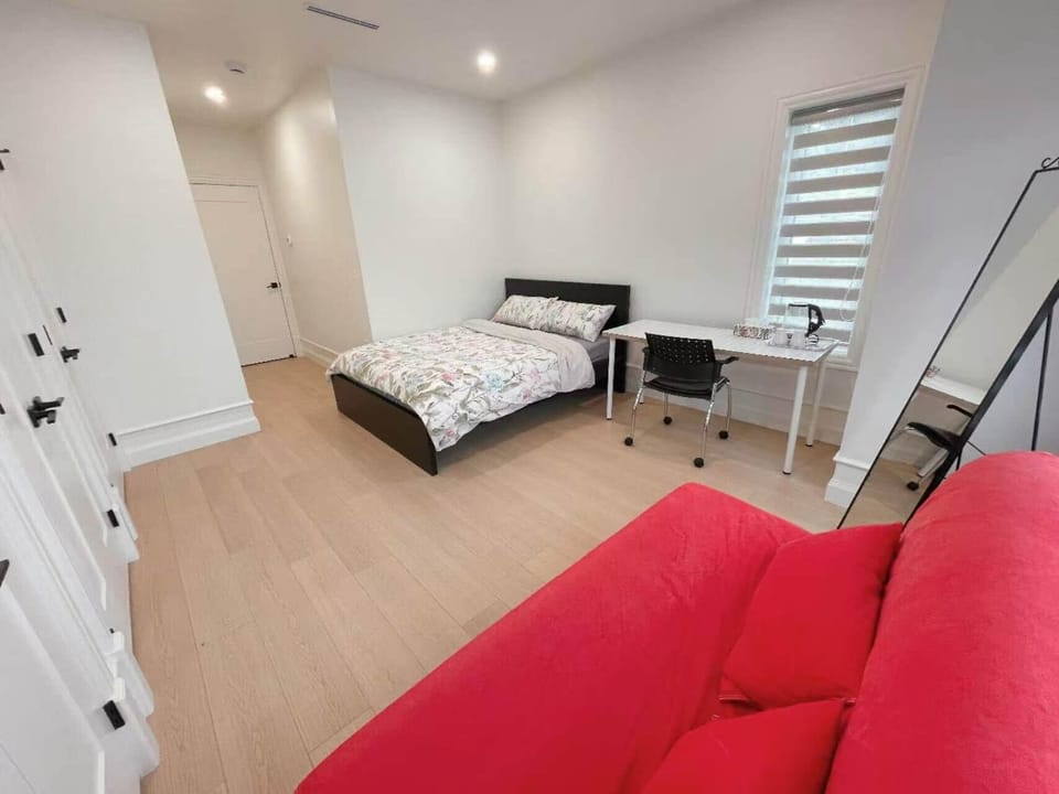 Elite Double Room, 1 Queen Bed | Soundproofing, WiFi (free)