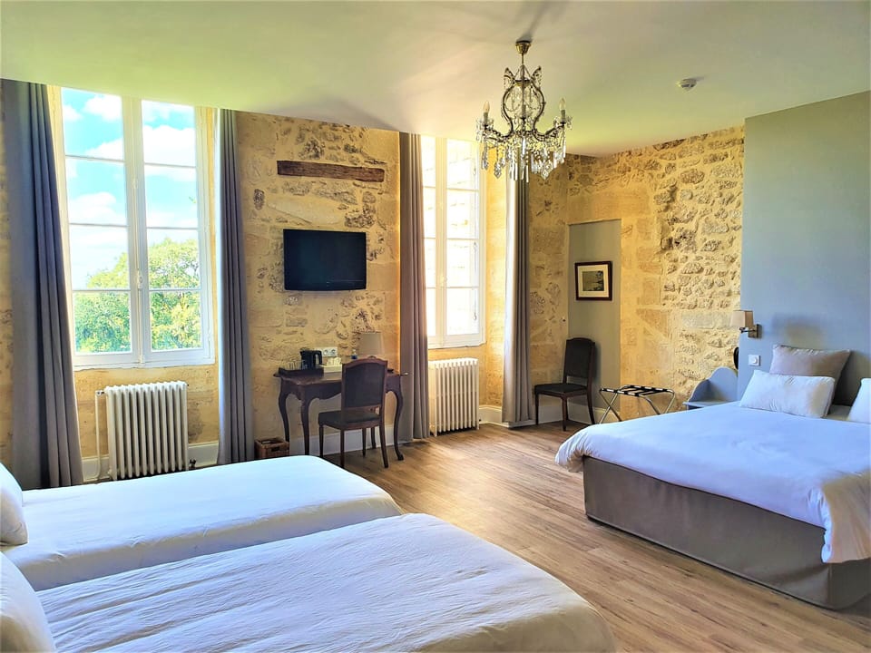 Quadruple Room | Desk, free WiFi, bed sheets