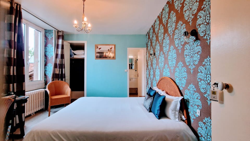 Comfort Double Room | Desk, soundproofing, iron/ironing board, free WiFi