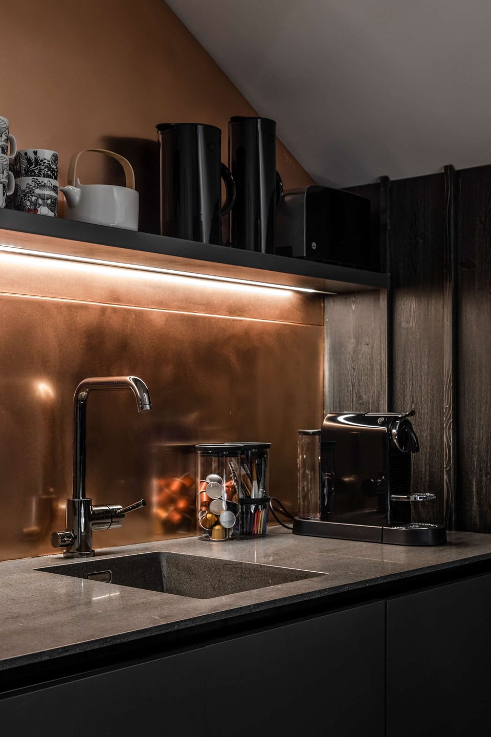 Kelo [the Kelowood] | Private kitchen | Fridge, microwave, stovetop, dishwasher