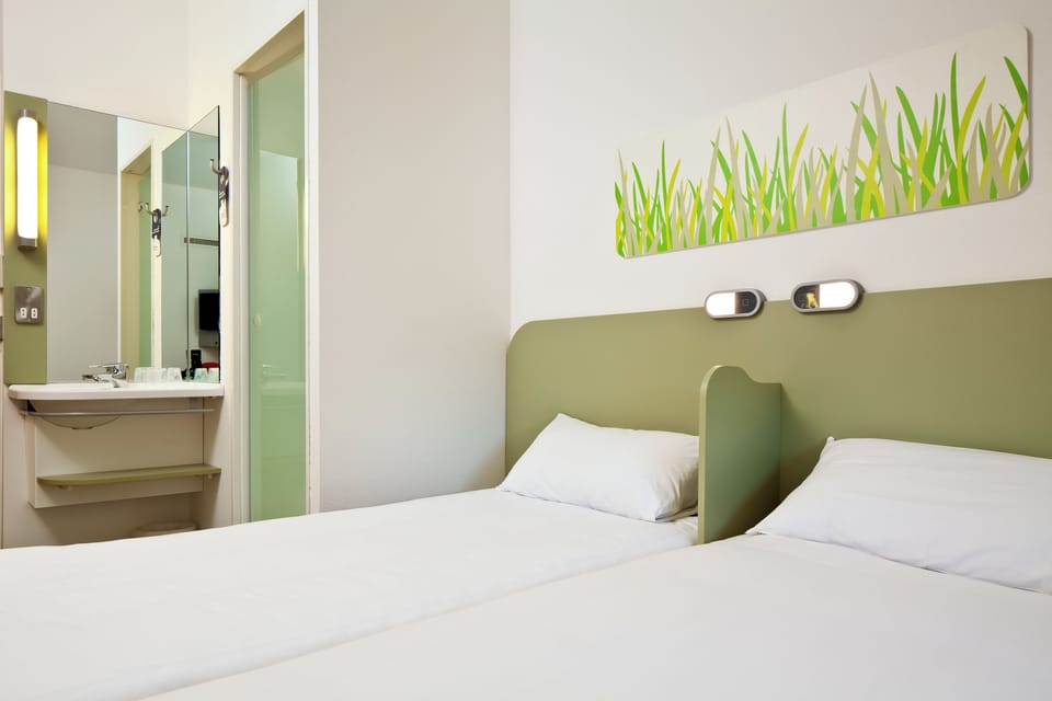 Standard Twin Room, 2 Twin Beds | Desk, free WiFi, bed sheets