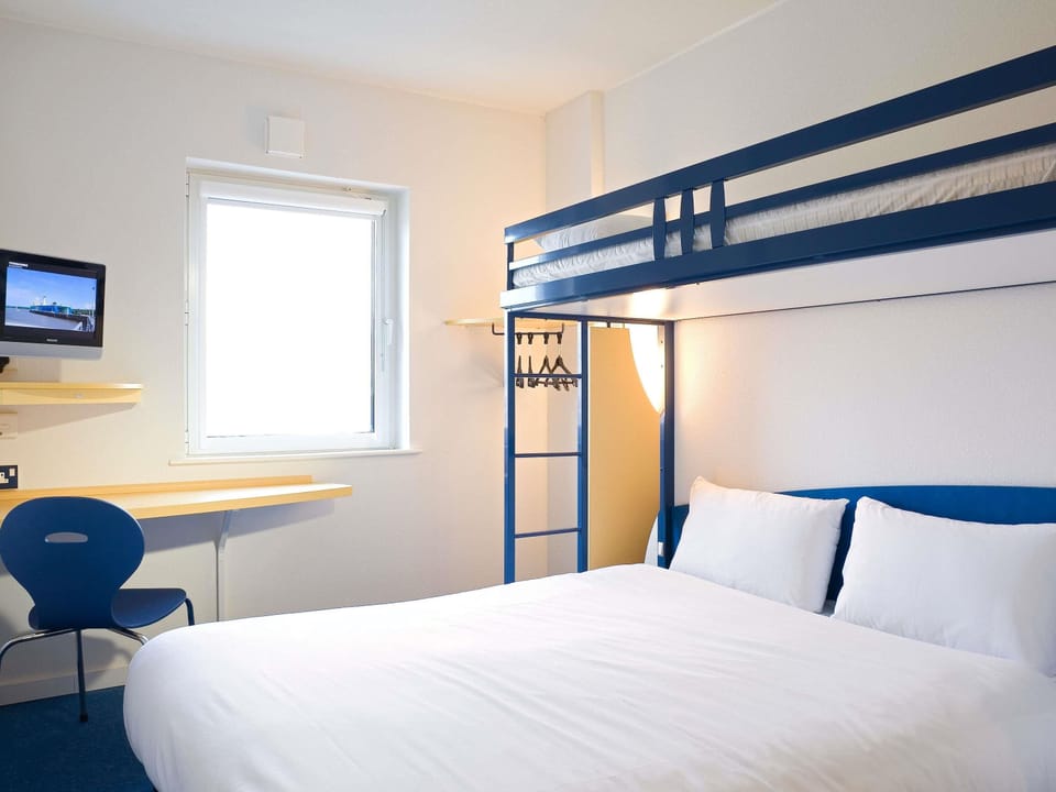 Standard Room, 1 Double Bed | Hypo-allergenic bedding, blackout drapes, soundproofing, free WiFi
