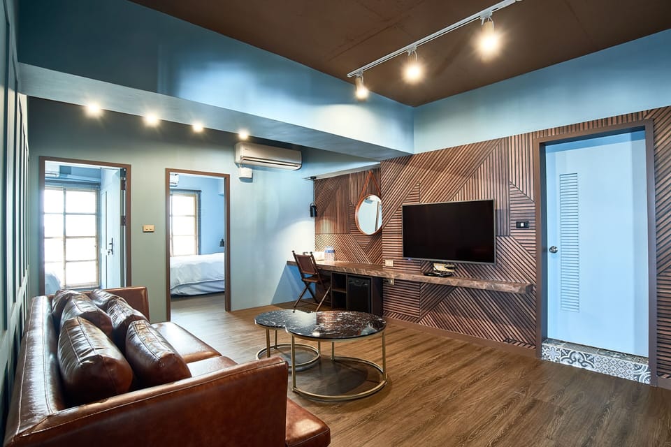 Deluxe Suite, 2 Bedrooms, Non Smoking, City View | Laptop workspace, blackout drapes, WiFi (free), bed sheets