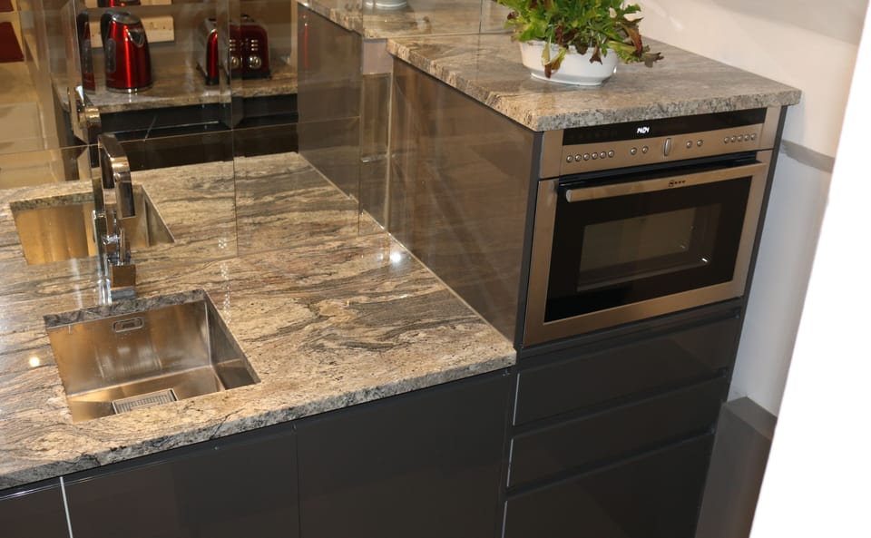 COMBINATION MICROWAVE - OVEN 