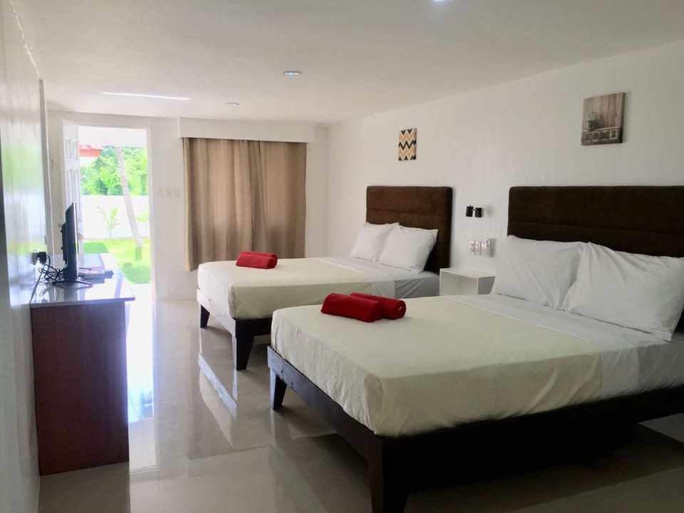 Superior Family Room | In-room safe, free WiFi, bed sheets
