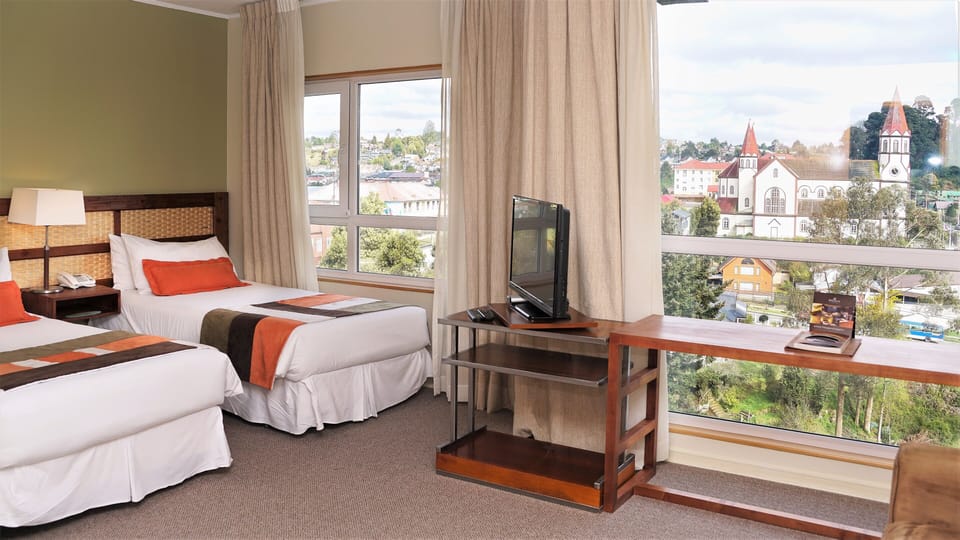 Junior Suite, 2 Twin Beds | Egyptian cotton sheets, premium bedding, down comforters, pillowtop beds