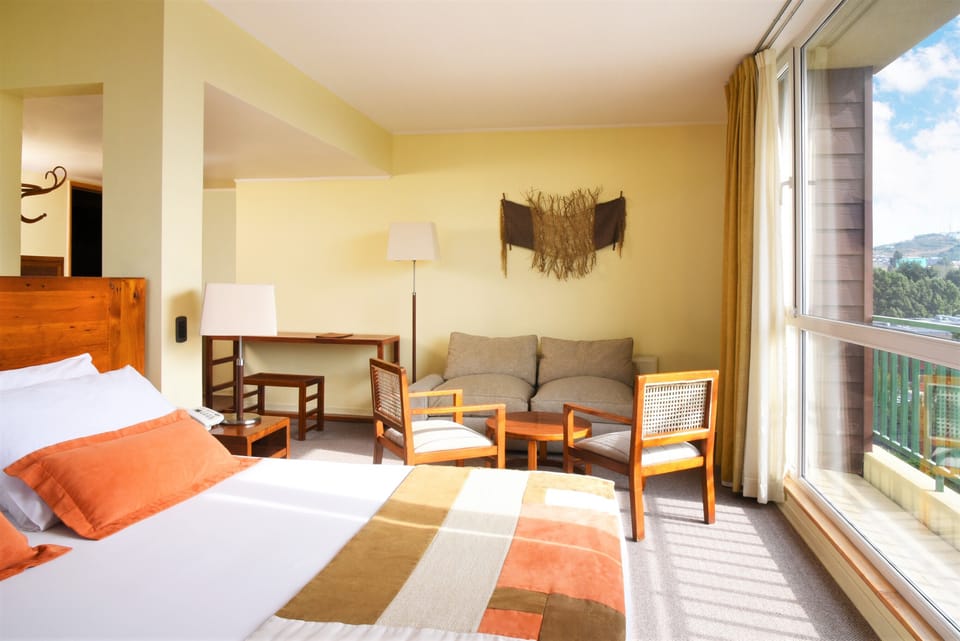 Suite | Egyptian cotton sheets, premium bedding, down comforters, pillowtop beds