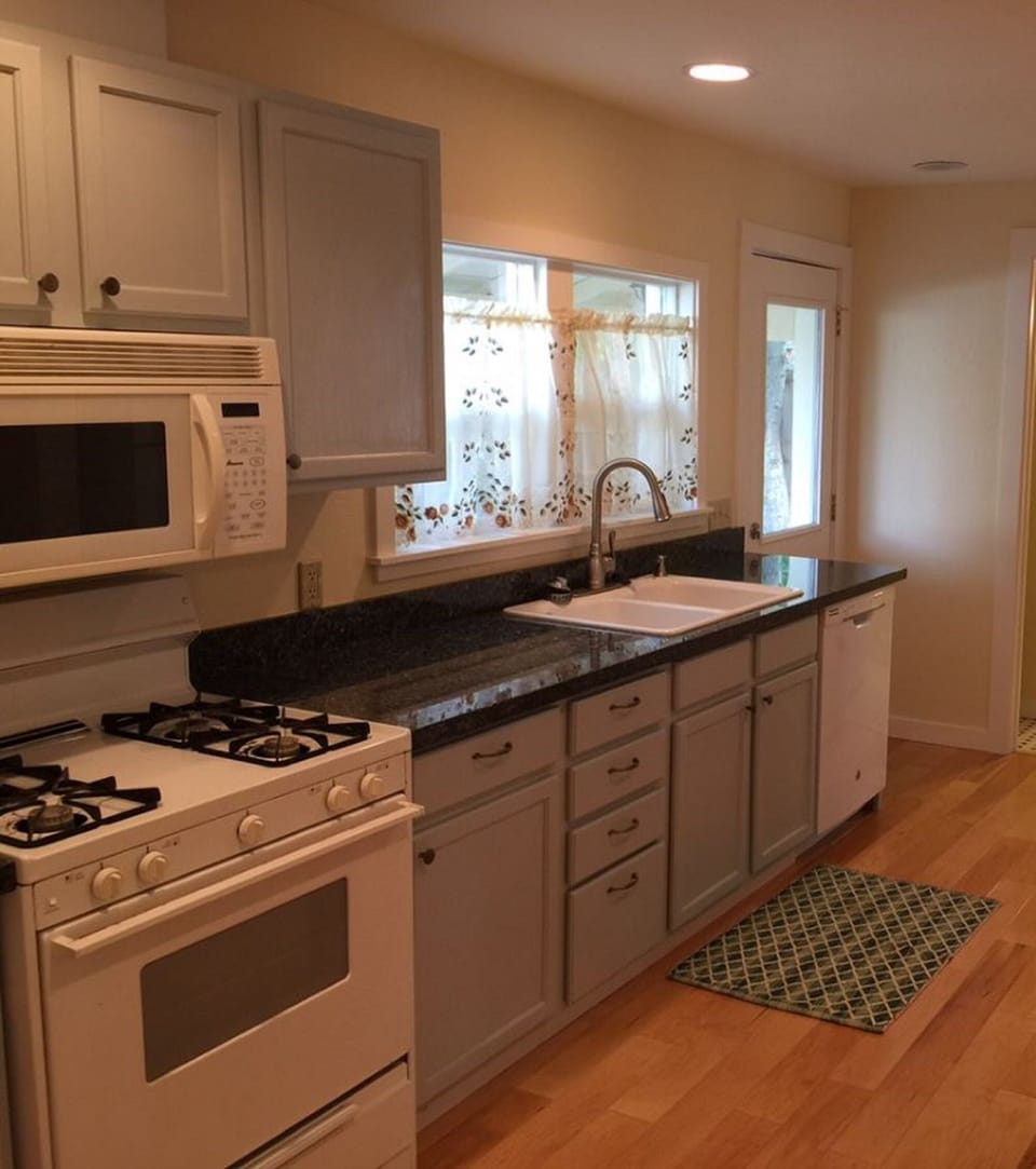 Large kitchen - fully equipped