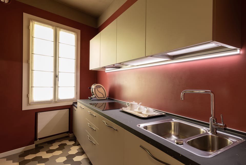 Apartment, Canal View | Private kitchen | Espresso maker, electric kettle