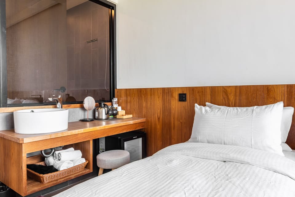 Superior Twin Room, Balcony, Sea View | Desk, soundproofing, free WiFi, bed sheets
