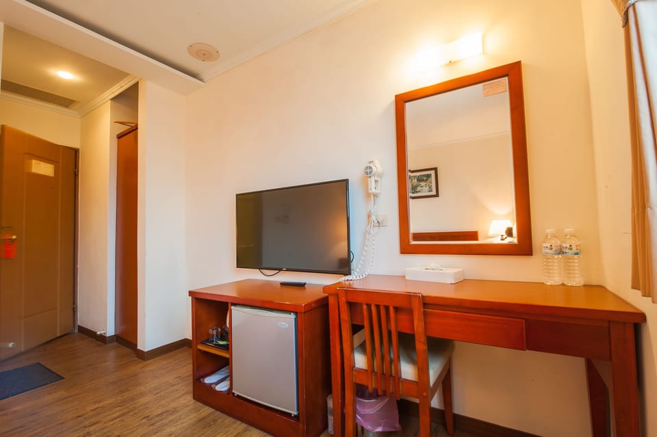 Elite Double Room, 1 Double Bed, Non Smoking | Desk, blackout drapes, free cribs/infant beds, free WiFi
