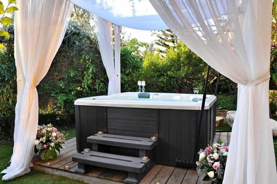 Private spa tub