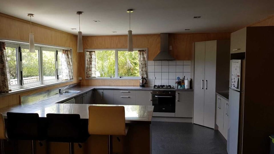 Large modern & well equipped kitchen