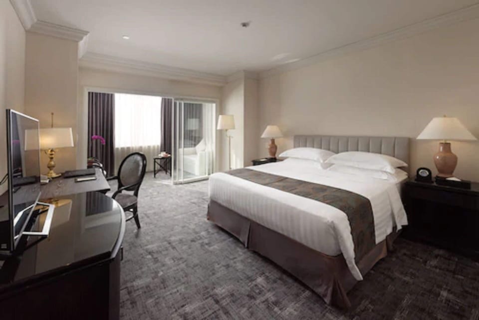 Standard Double Room, Non Smoking, Bay View | Down comforters, in-room safe, desk, blackout drapes