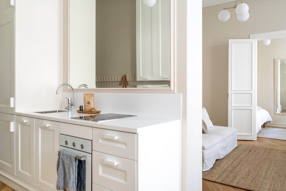 Roost Roobert | Private kitchen | Fridge, microwave, oven, stovetop