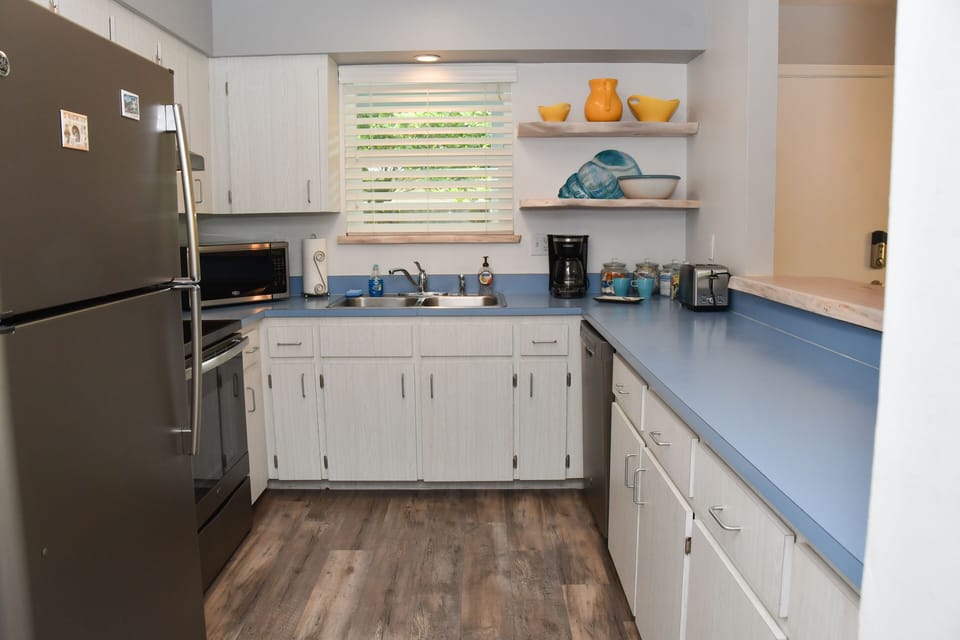 Nice spacious clean kitchen.