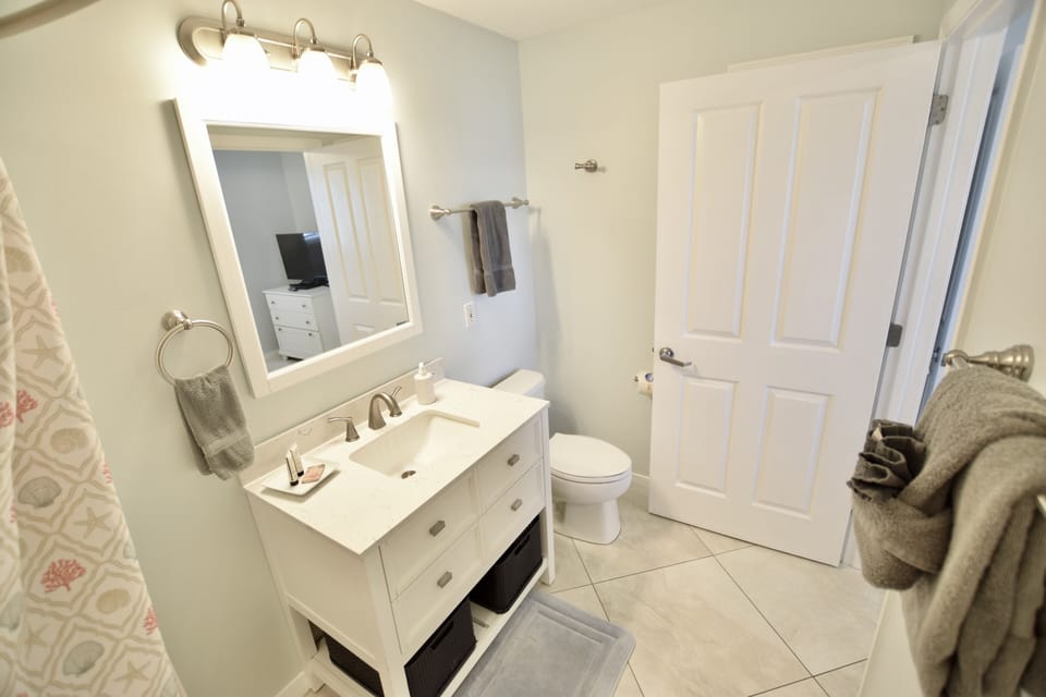 Destin West Gulfside #603: Primary Bath