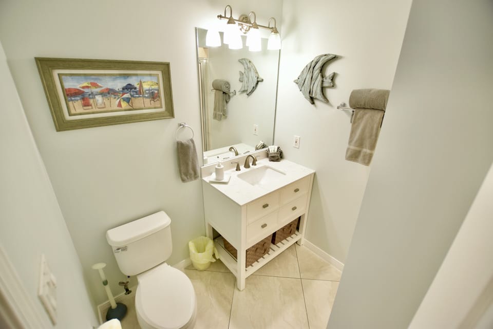Destin West Gulfside #603: Bunk Room Bath