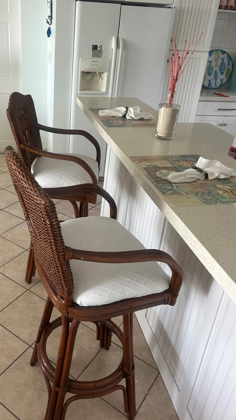 Additional seating at the kitchen high top counter 