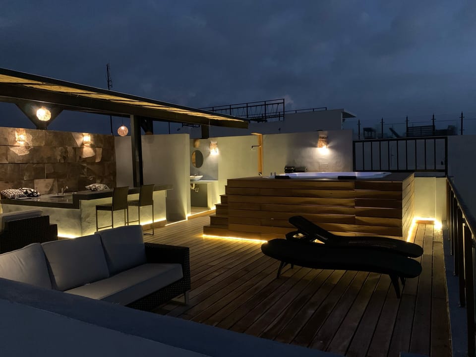 Outdoor spa tub