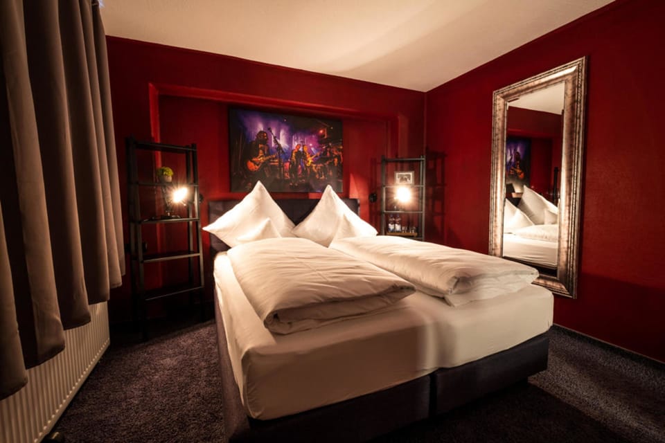 Double Room, 1 Double Bed, Non Smoking | Individually decorated, individually furnished, desk, laptop workspace