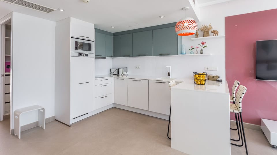 Deluxe Suite (Sea Sun Sand) | Private kitchen | Espresso maker, coffee/tea maker, full-size fridge, stovetop