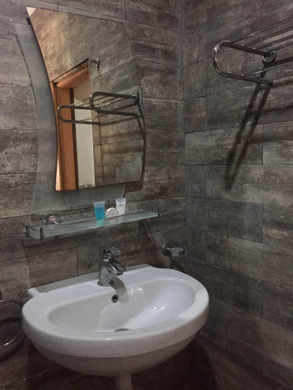 Standard Room | Bathroom | Shower, rainfall showerhead, free toiletries, towels