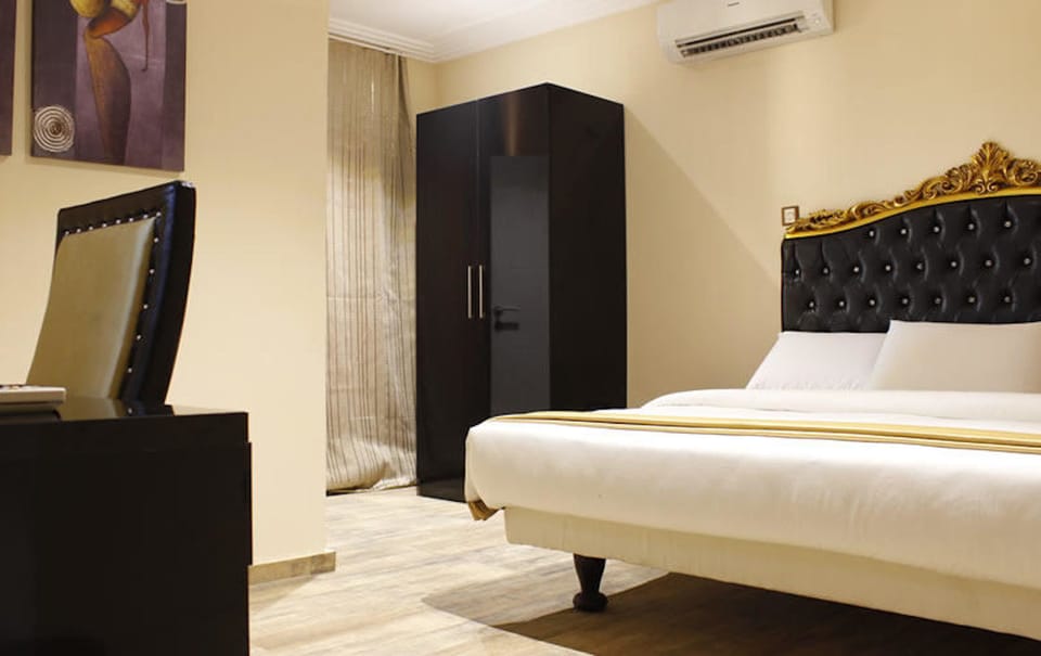 Presidential Suite | Minibar, in-room safe, desk, soundproofing