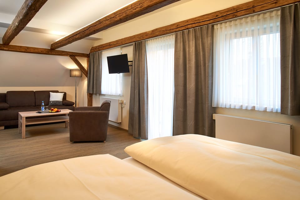 Superior Double Room, Balcony (Kastanie) | Hypo-allergenic bedding, desk, laptop workspace, blackout drapes
