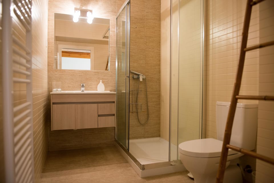 Quadruple Room | Bathroom | Hair dryer, towels