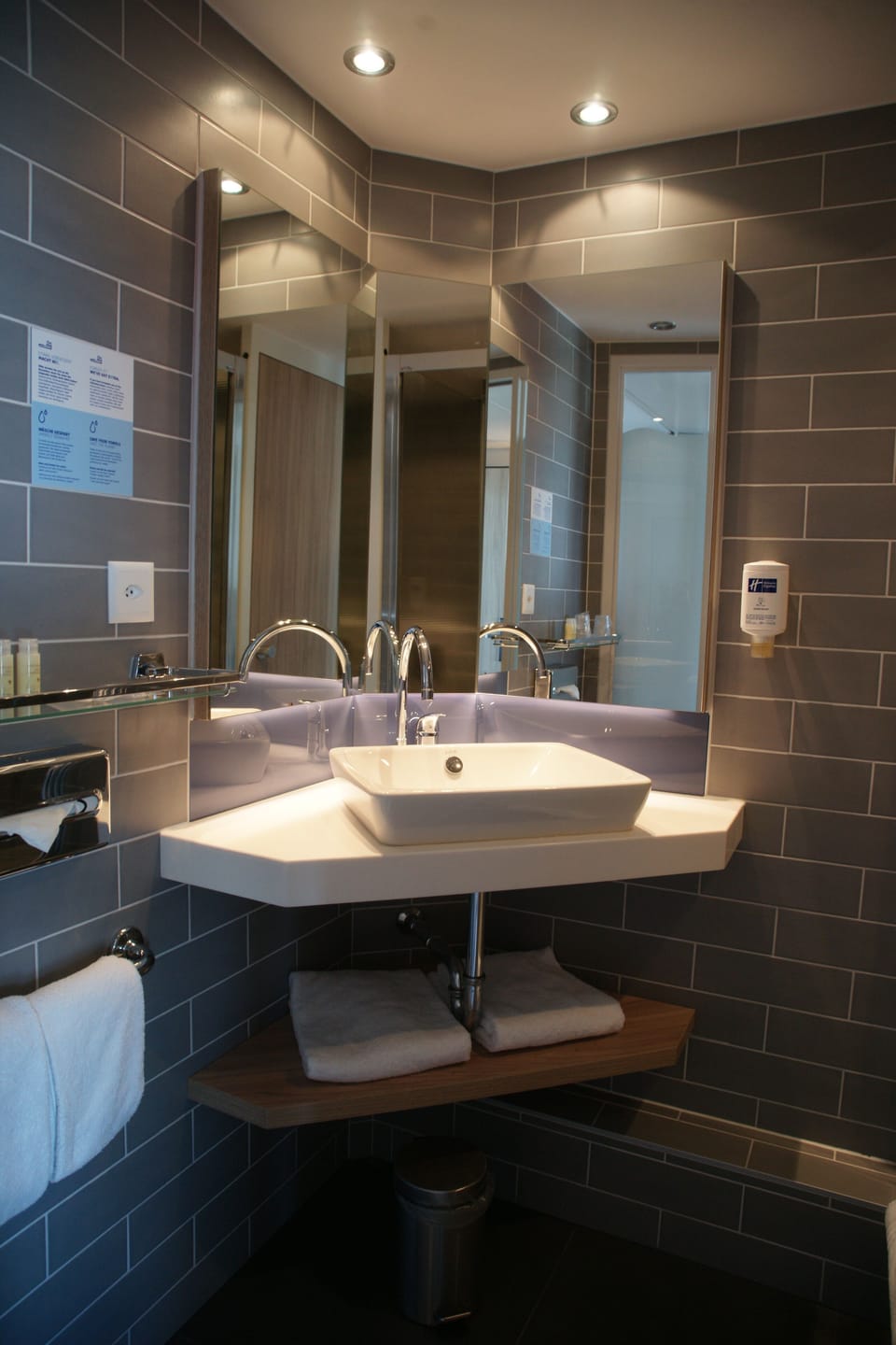 Standard Room, 2 Twin Beds (Free Breakfast) | In-room safe, desk, blackout drapes, soundproofing