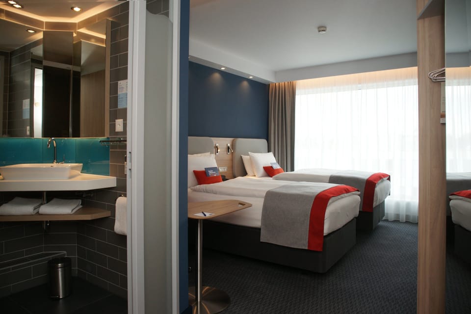 Standard Room, 2 Twin Beds (Free Breakfast) | In-room safe, desk, blackout drapes, soundproofing