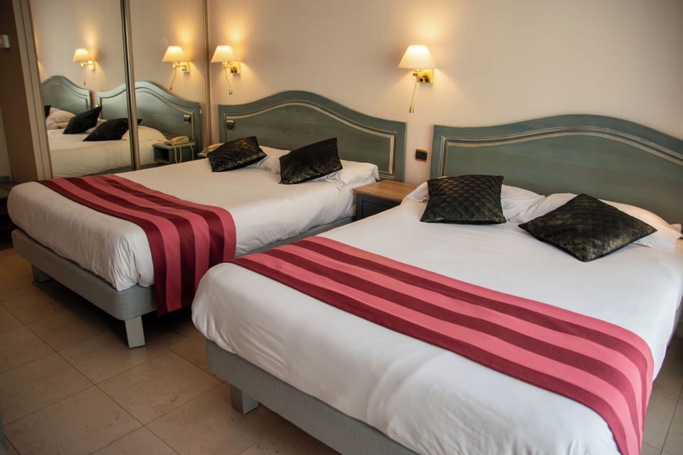 Family Room | In-room safe, desk, soundproofing, free cribs/infant beds