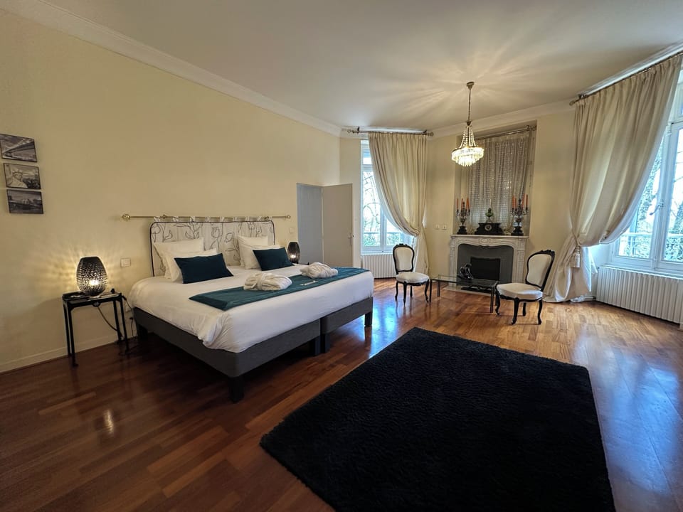 Family Suite | Minibar, free WiFi, bed sheets