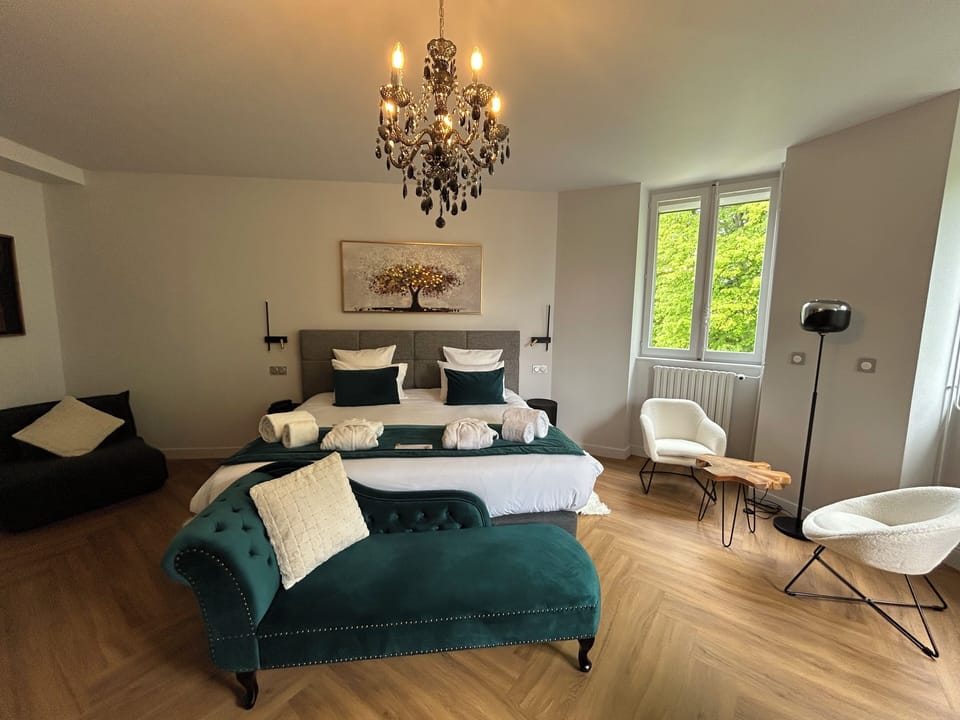 Family Suite | Minibar, free WiFi, bed sheets