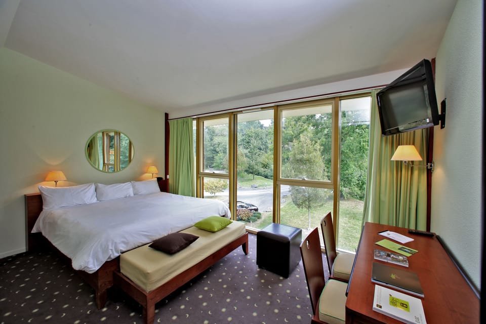Classic Double Room | Desk, cribs (free), WiFi (free), bed sheets
