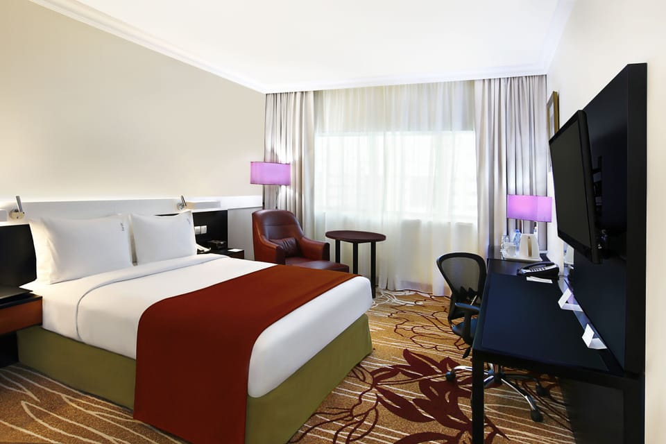 1 bedroom, hypo-allergenic bedding, minibar, in-room safe