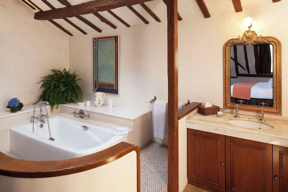 Apartment | Bathroom | Combined shower/tub, deep soaking tub, rainfall showerhead