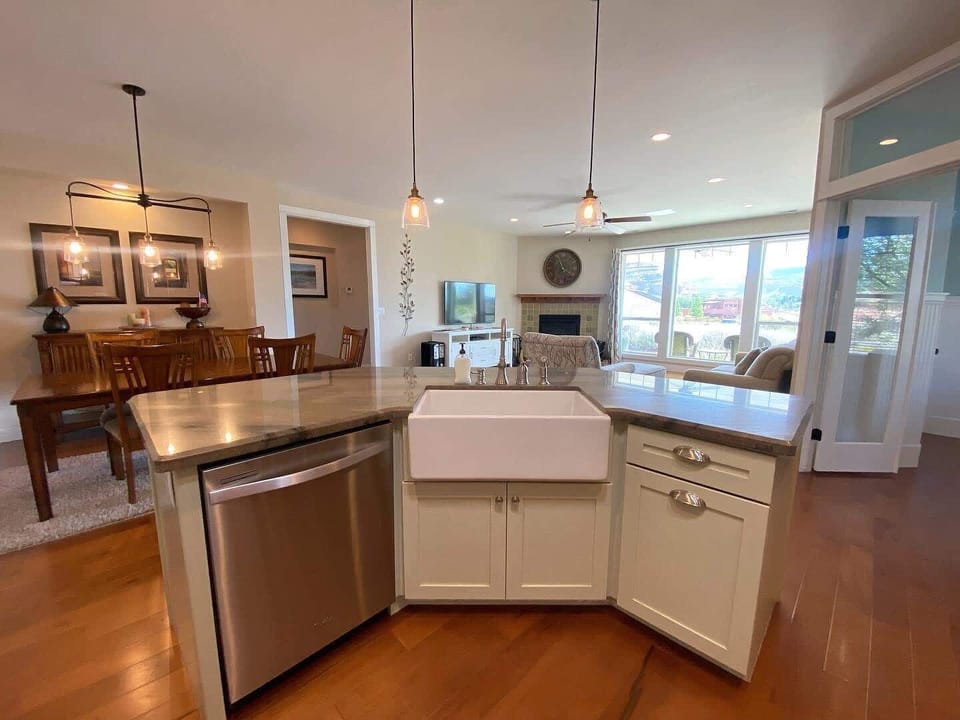 Rustic charm meets modern convenience! Farmhouse sink and dishwasher - the perfect kitchen combo.