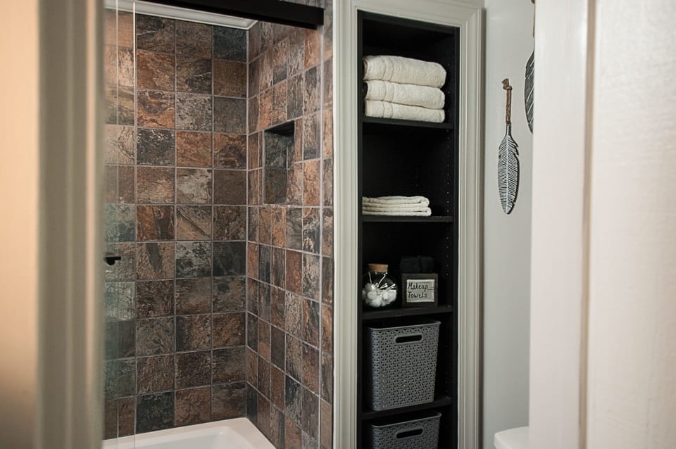 Master bath with air jetted tub
