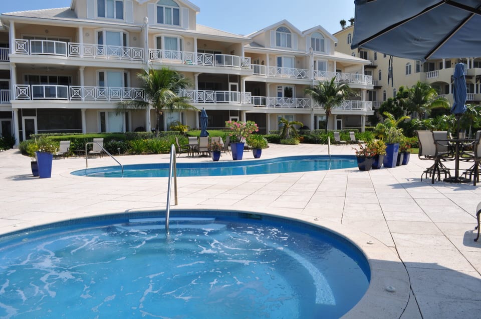 Pool and Hot Tub - Enjoy!