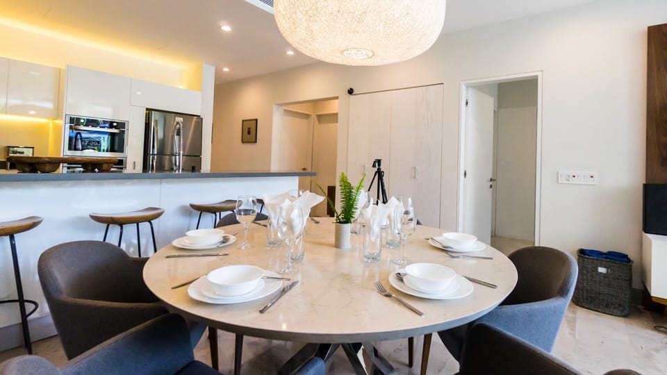 Deluxe Condo, Non Smoking | In-room dining