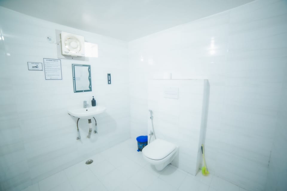 Superior Double Room | Bathroom | Shower, bidet, toilet paper