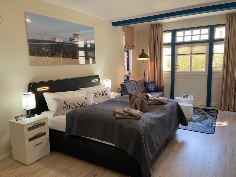 Superior Double Room | Premium bedding, individually decorated, individually furnished, desk